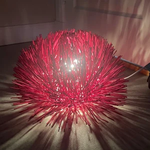 Lampa - Säljer denna lampan. Skriv om du vill ha mer info. Glödlampa ingår. Hjälper min pappa att sälja. Den är aldrig använd