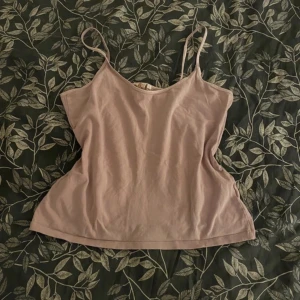 Lila linne från Indiska  - Använd fåtal gånger.  Töjbart material med en slim fit passform. Inga synliga defekter.🌸