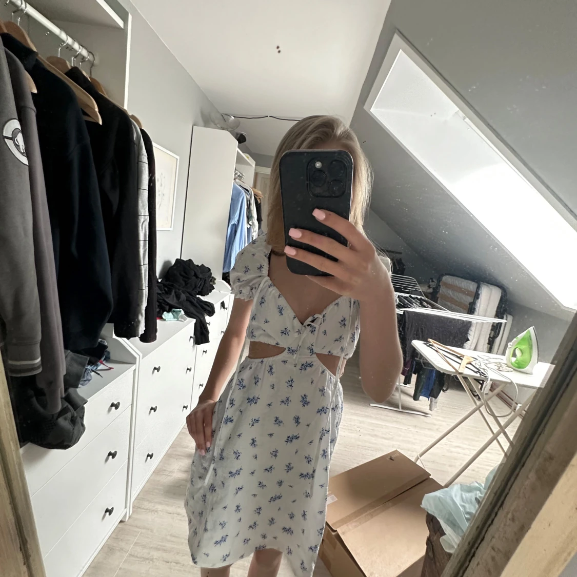 Vit blommig klänning - 2