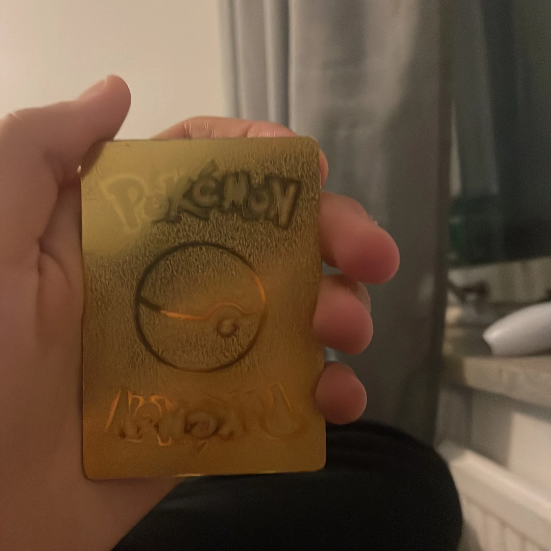 Guldfärgade Pokémonkort Pikachu Cosplay & Charizard V - 3