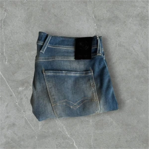 Blå Replay Anbass jeans - Blå Replay Anbass i storlek 31/32/ Hör av dig vid funderingar 