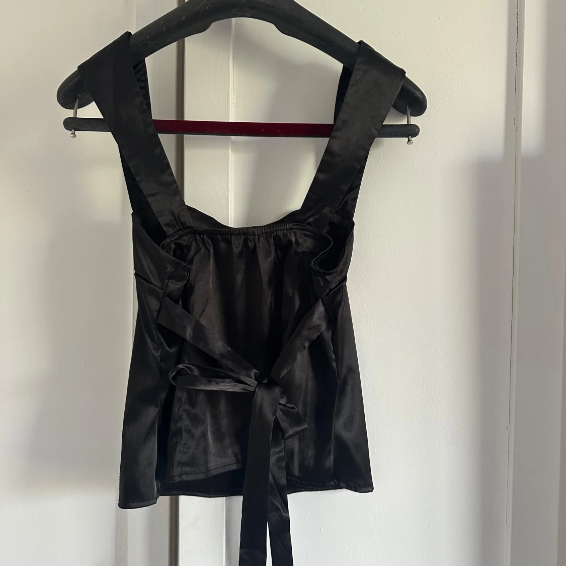 Svart satinlinnetopp från SHEIN - 1