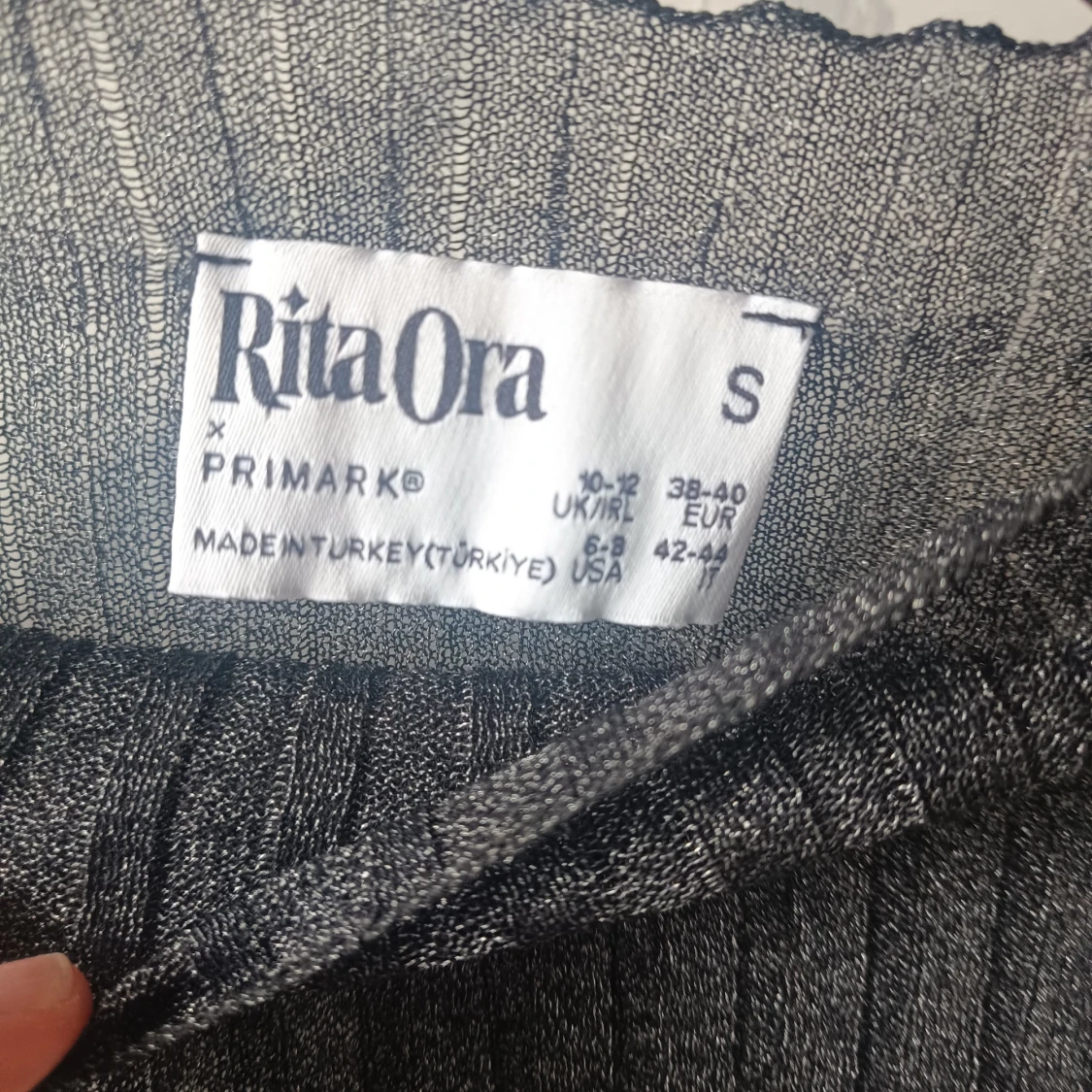 Svart ribbad tröja från Rita Ora x Primark - 2
