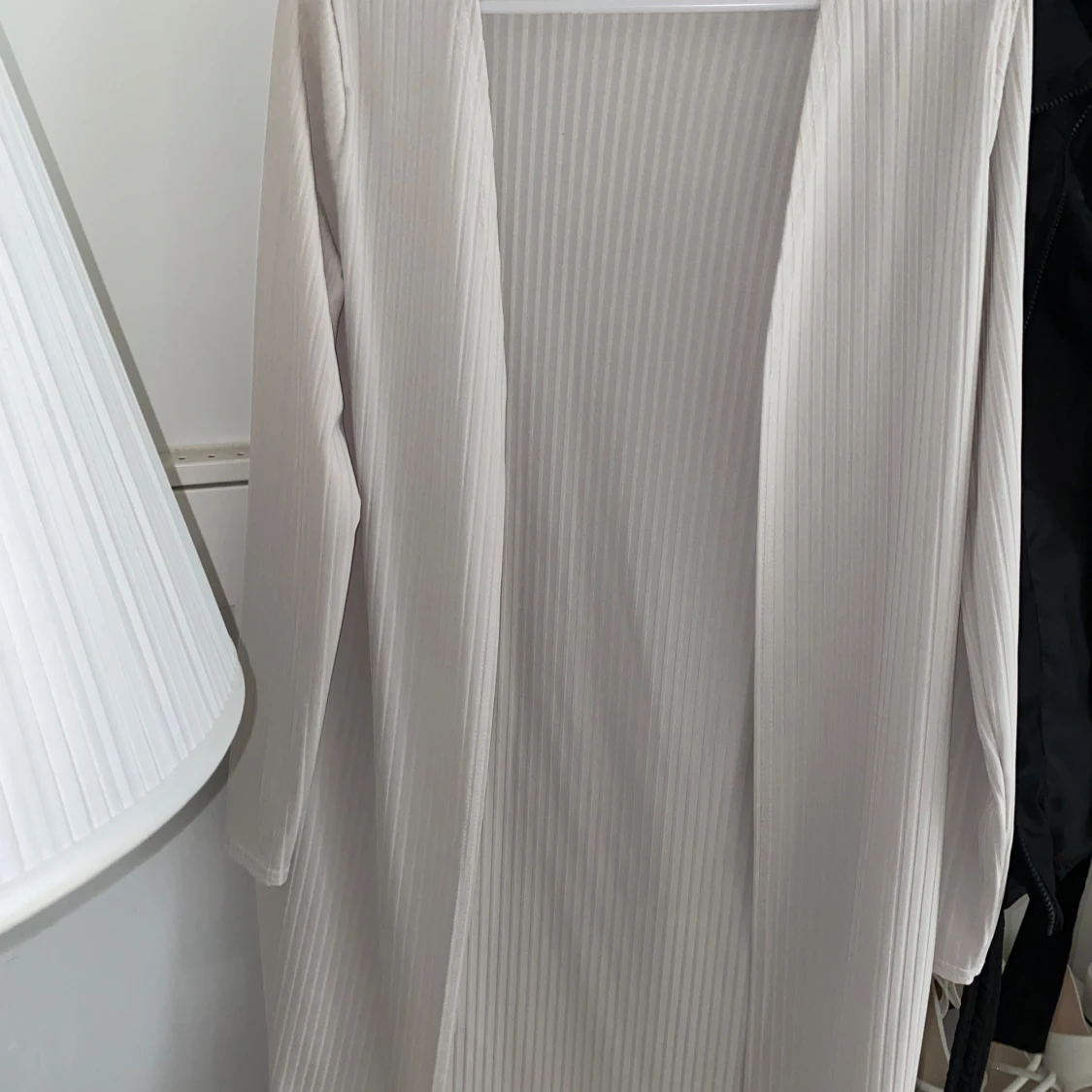 Beige långklänning från Boohoo