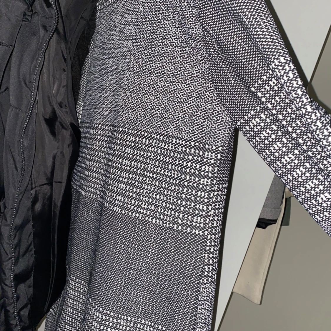 Svartvit mönstrad kappa från H&M - 2