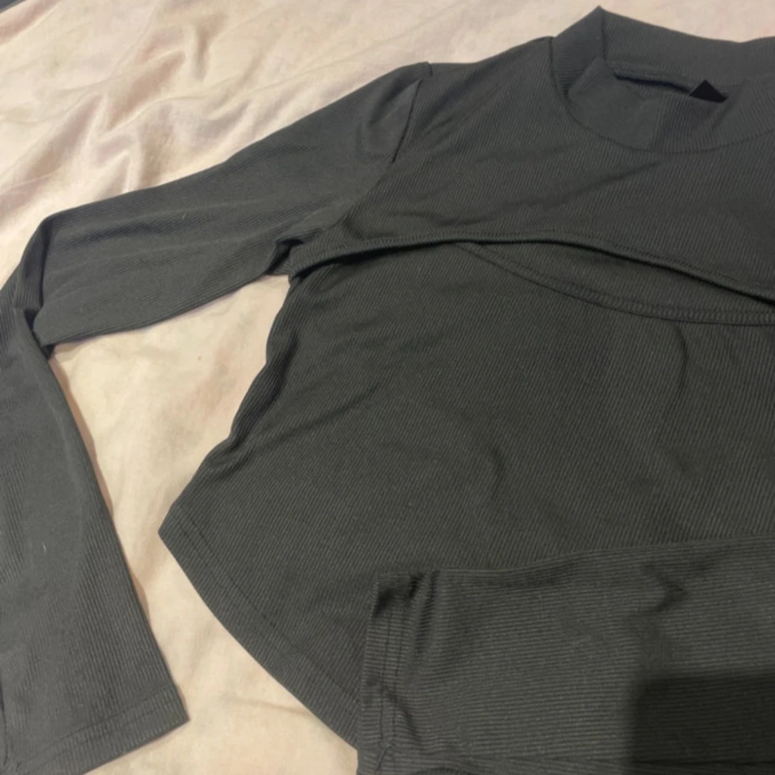 Svart långärmad croppad topp - 1