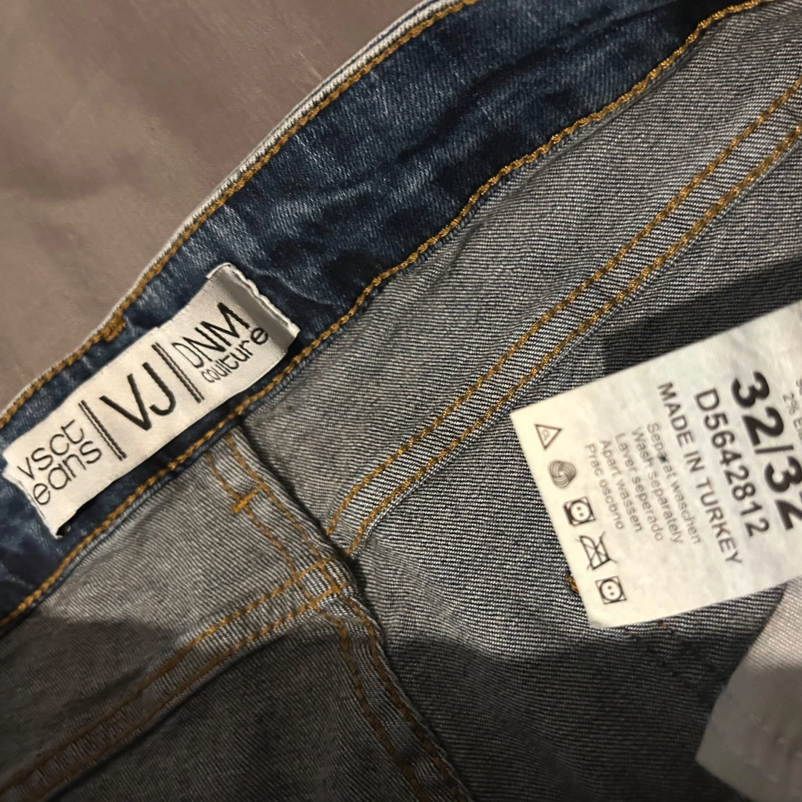 Blå slitna jeans från VSCT - 1