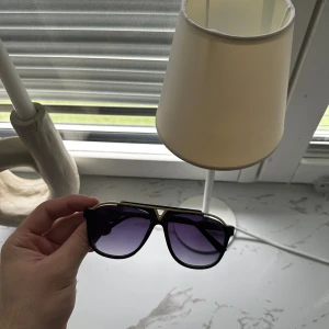 Solglasögon  - Helt ny