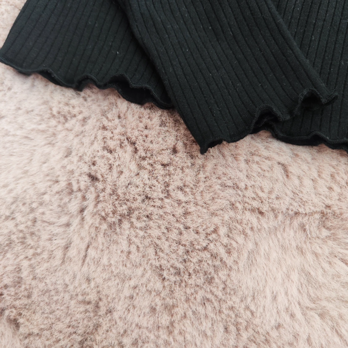 Svart långärmad topp med volangkant - 2