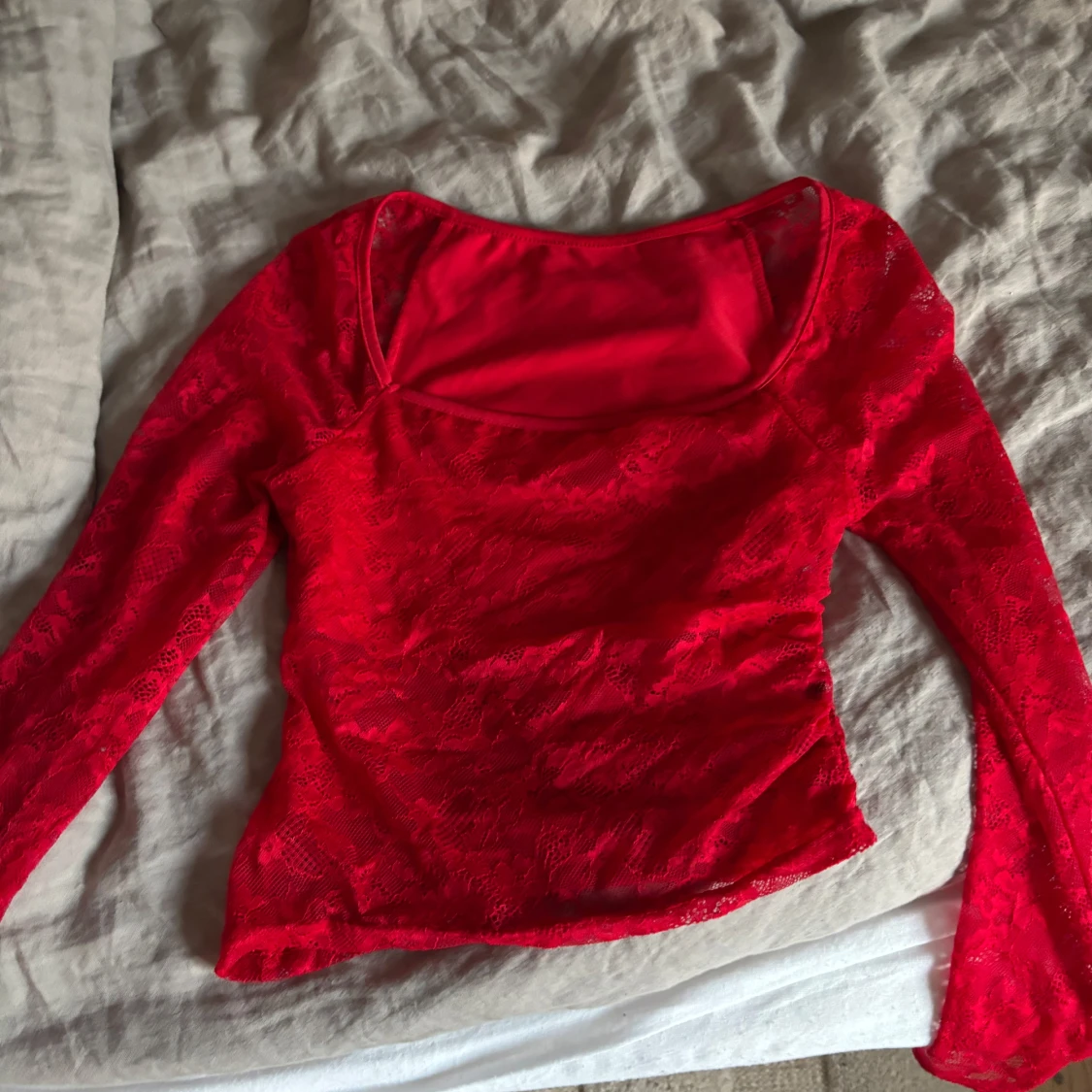 Röd spetsig långärmad topp - 1