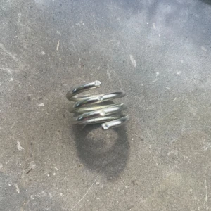 Silvrig spiralring - Rekommenderar smala fingrar strl 16-17