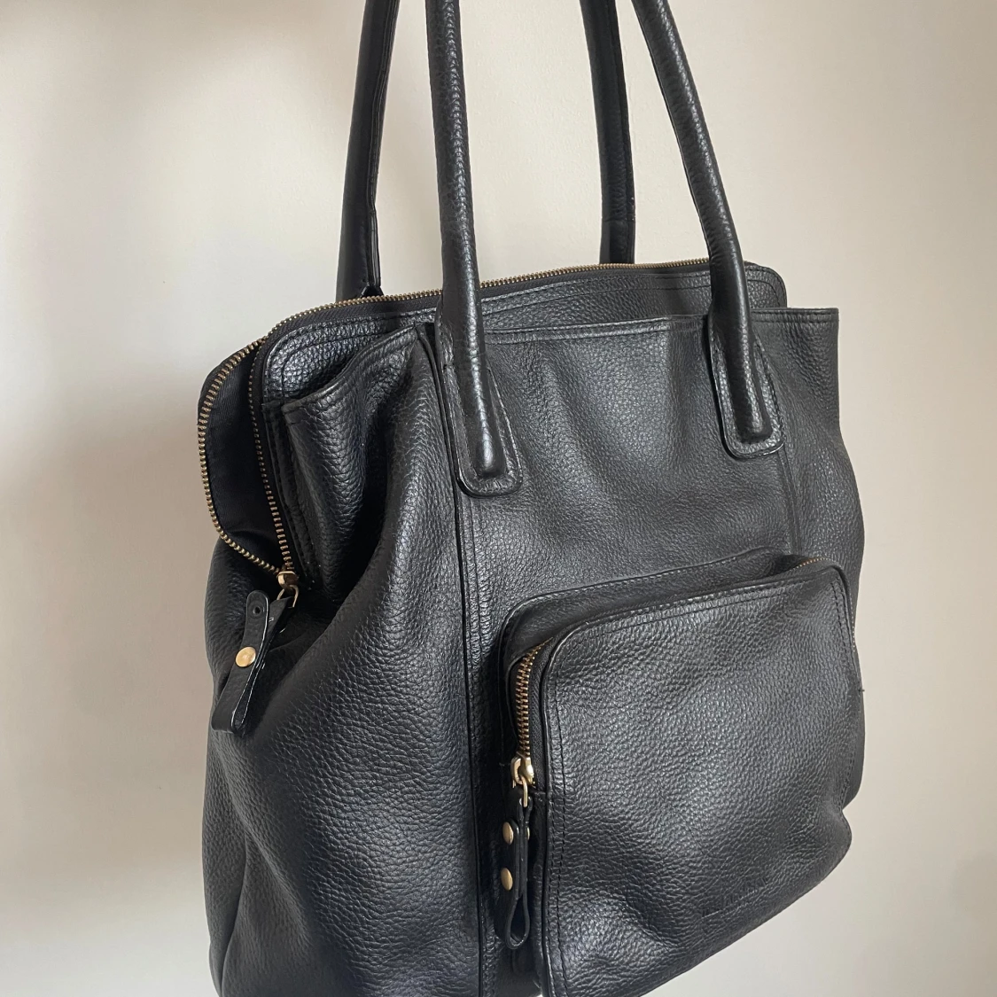 Svart skinn axelväska  - 1
