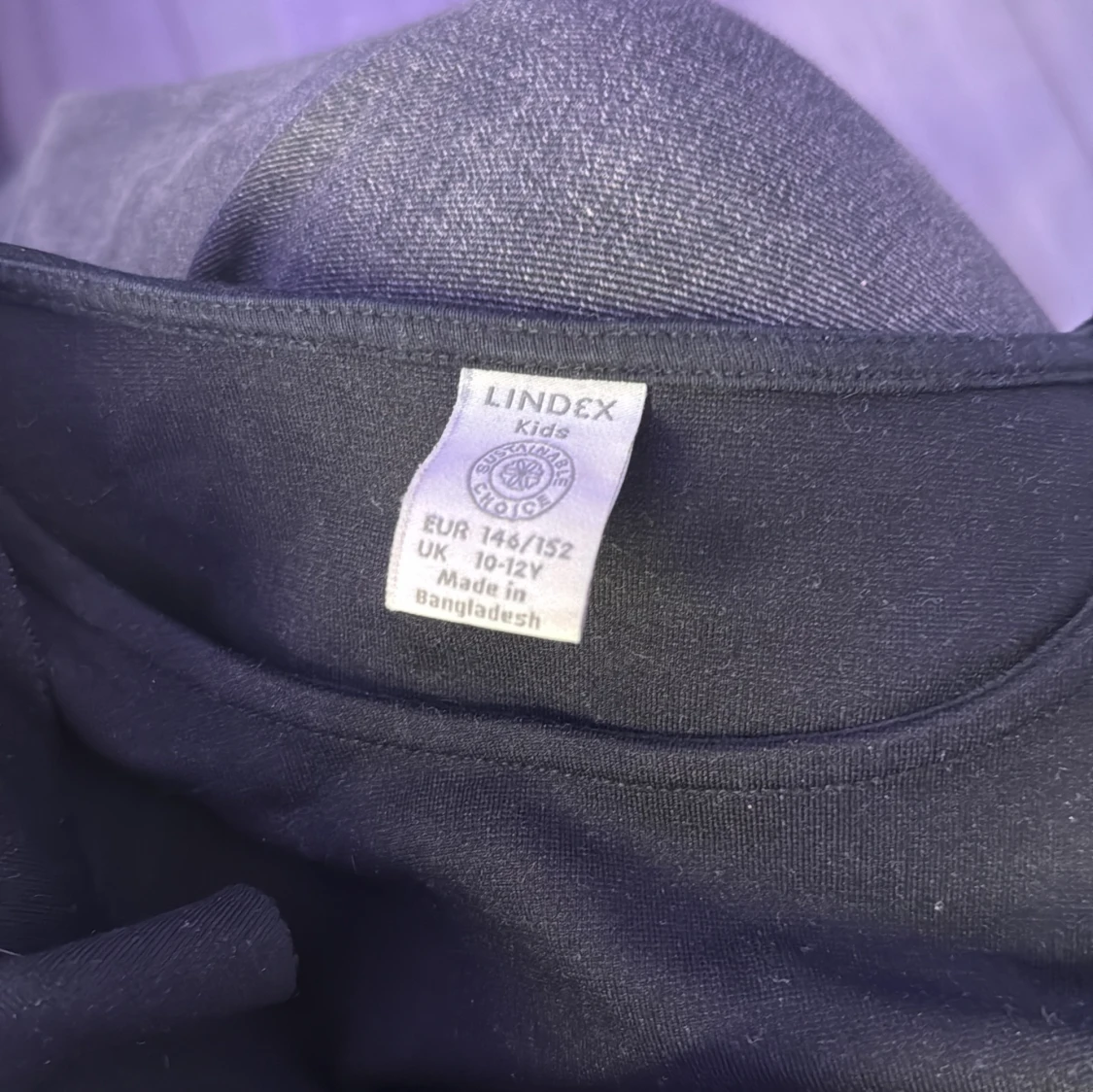 Svart långärmad topp med volang från Lindex - 3