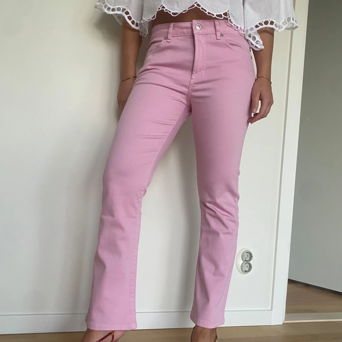 Ljusrosa jeansbyxor med raka ben - 2