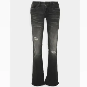 Gråa ltb jeans  - Snygga gråa ltb jeans med hål, i bra skick säljer för dom inte passar mig längre. W26 L32
