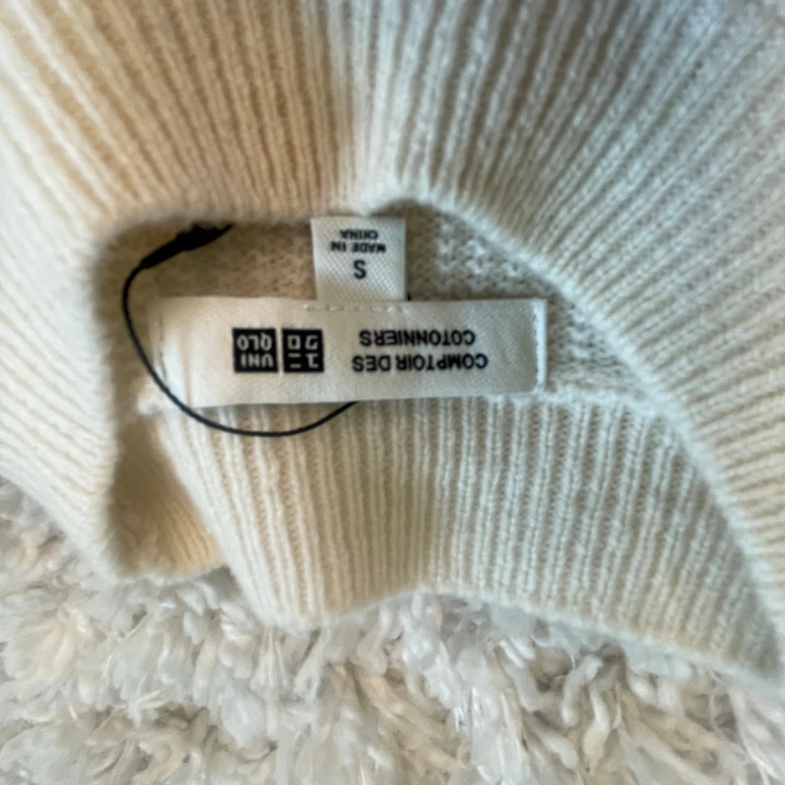 Beige stickad tröja från Uniqlo - 2