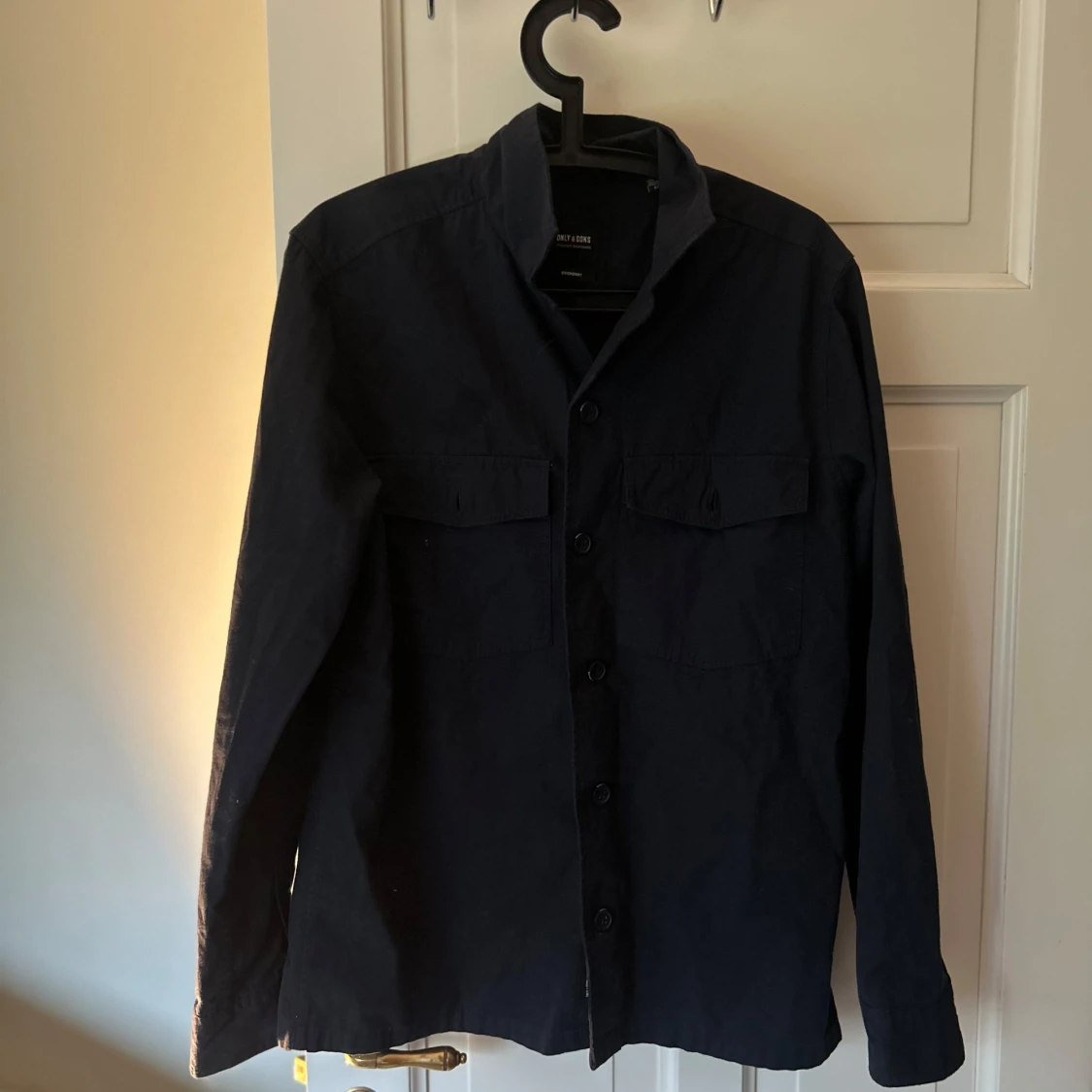 Mörkblå skjorta från Only & Sons