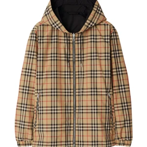 Söker Burberry windbreaker. - Kom privat om du har och vill sälja, inga kopior.