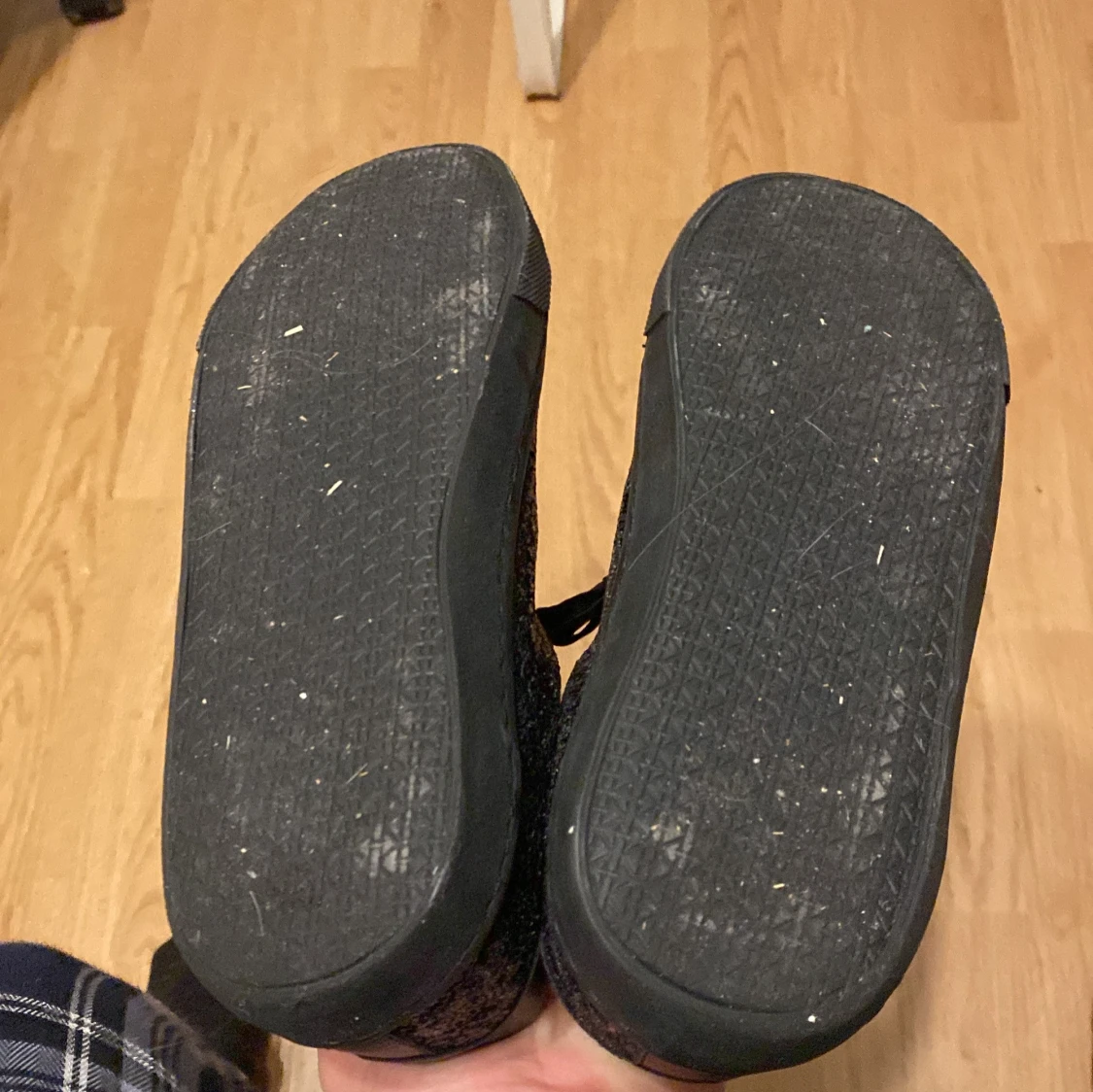 Svarta glittriga sneakers med snörning - 4