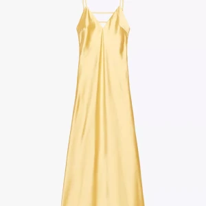 Gul satin klänning - Lång balklänning i satin material, jättesnygg öppen rygg och smala axelband. ALDRIG använd! Endast provad💛Storlek XS, kan passa S beroende på  passformen man vill ha!