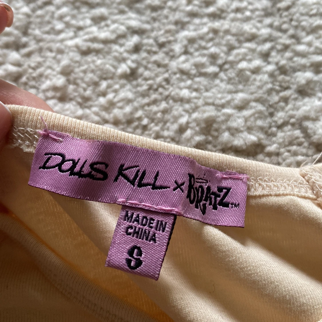 Beige Bratz t-shirt från Dolls Kill - 1