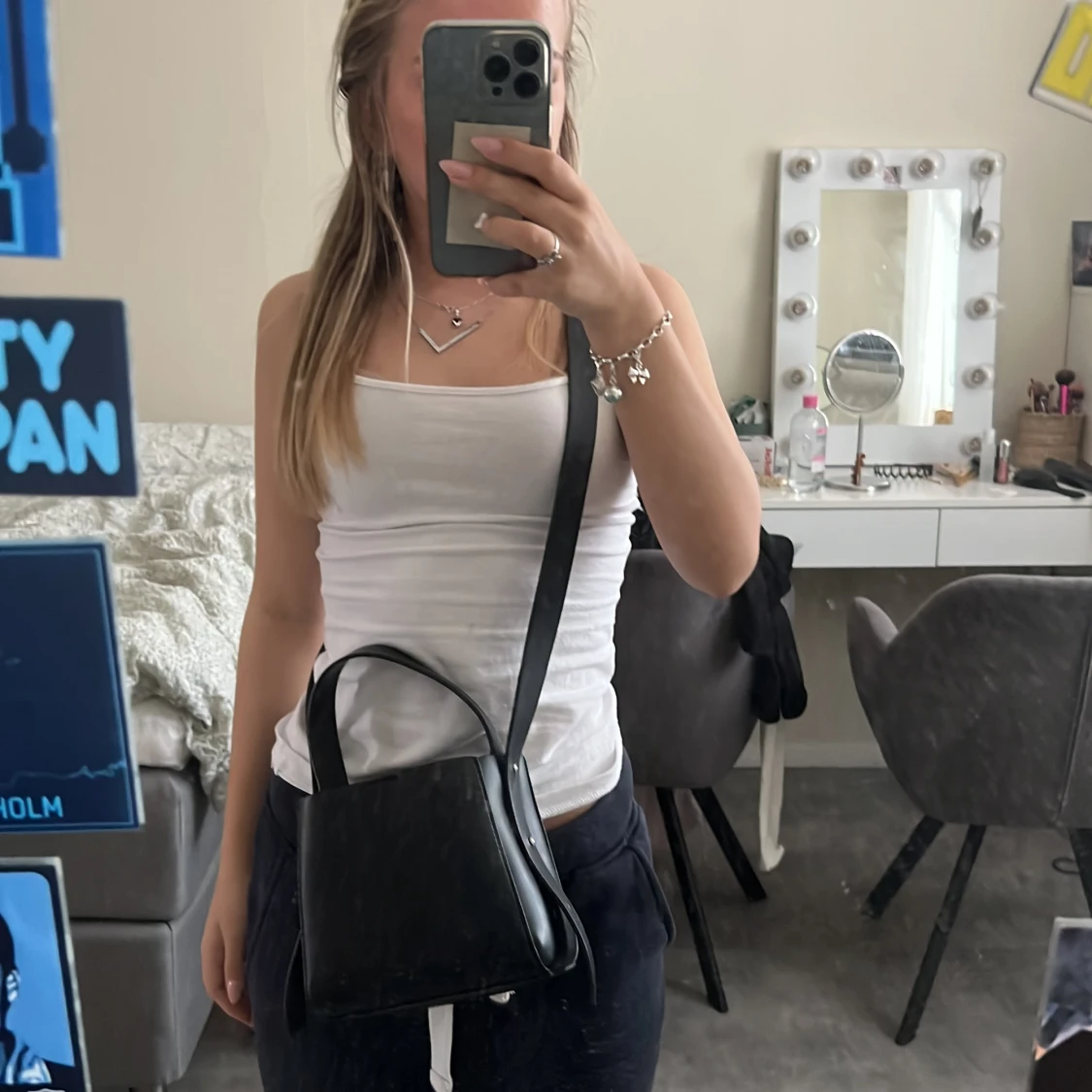 Svart axelväska  - 1