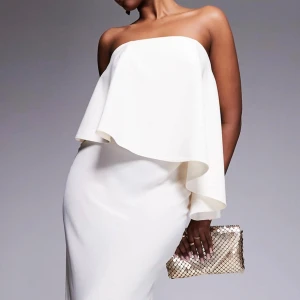 Klänning  - Ny med prislapp. Perfekt till balen eller andra festligheter!