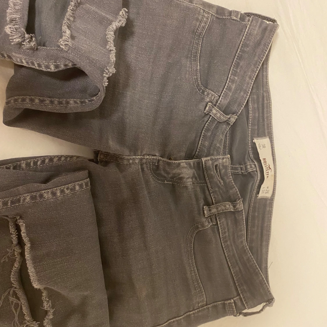Grå jeansshorts från Hollister