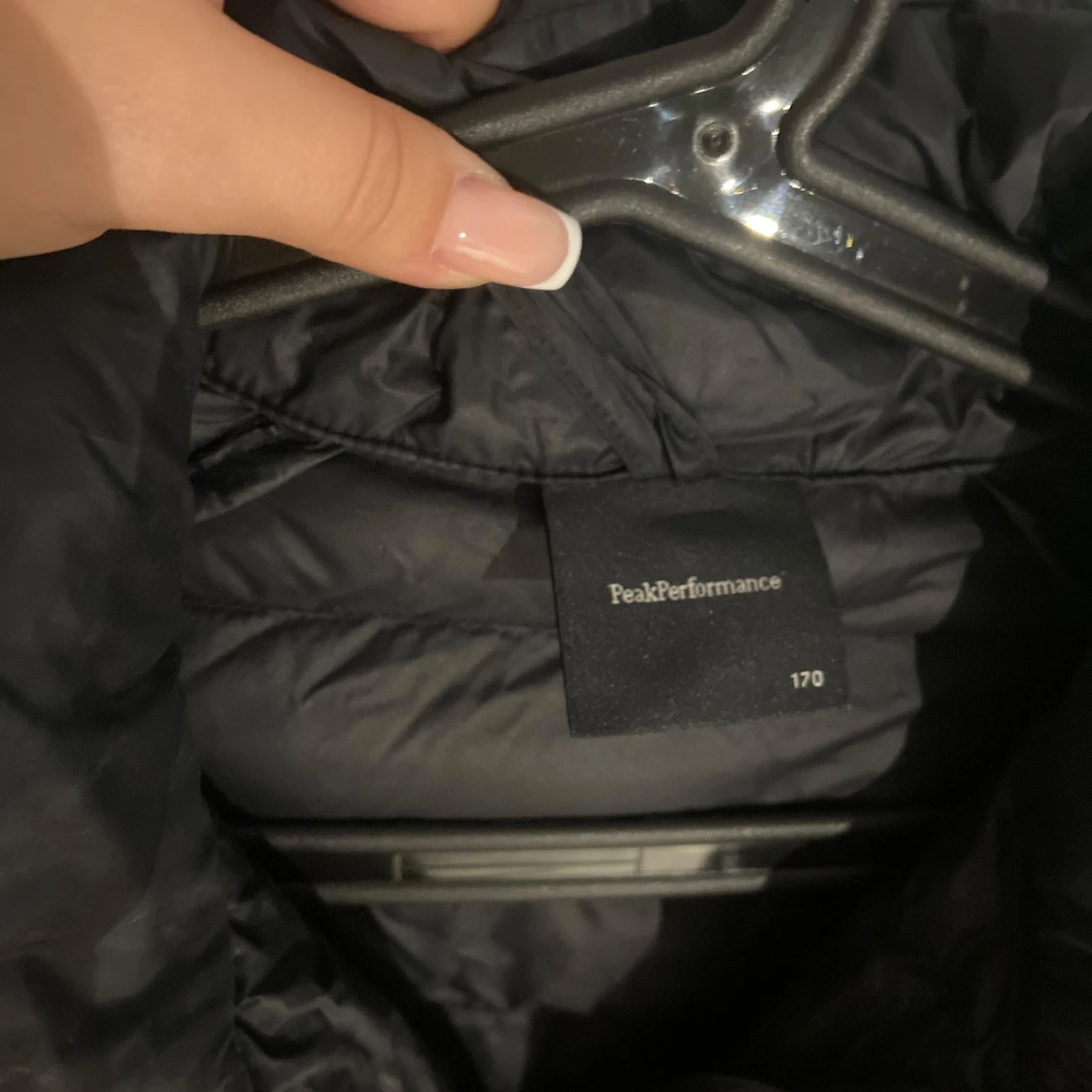 Svart dunjacka Peak Performance 170 - 1