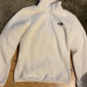 Vit north face fleece - Fin vit north face fleece med halv zip💕