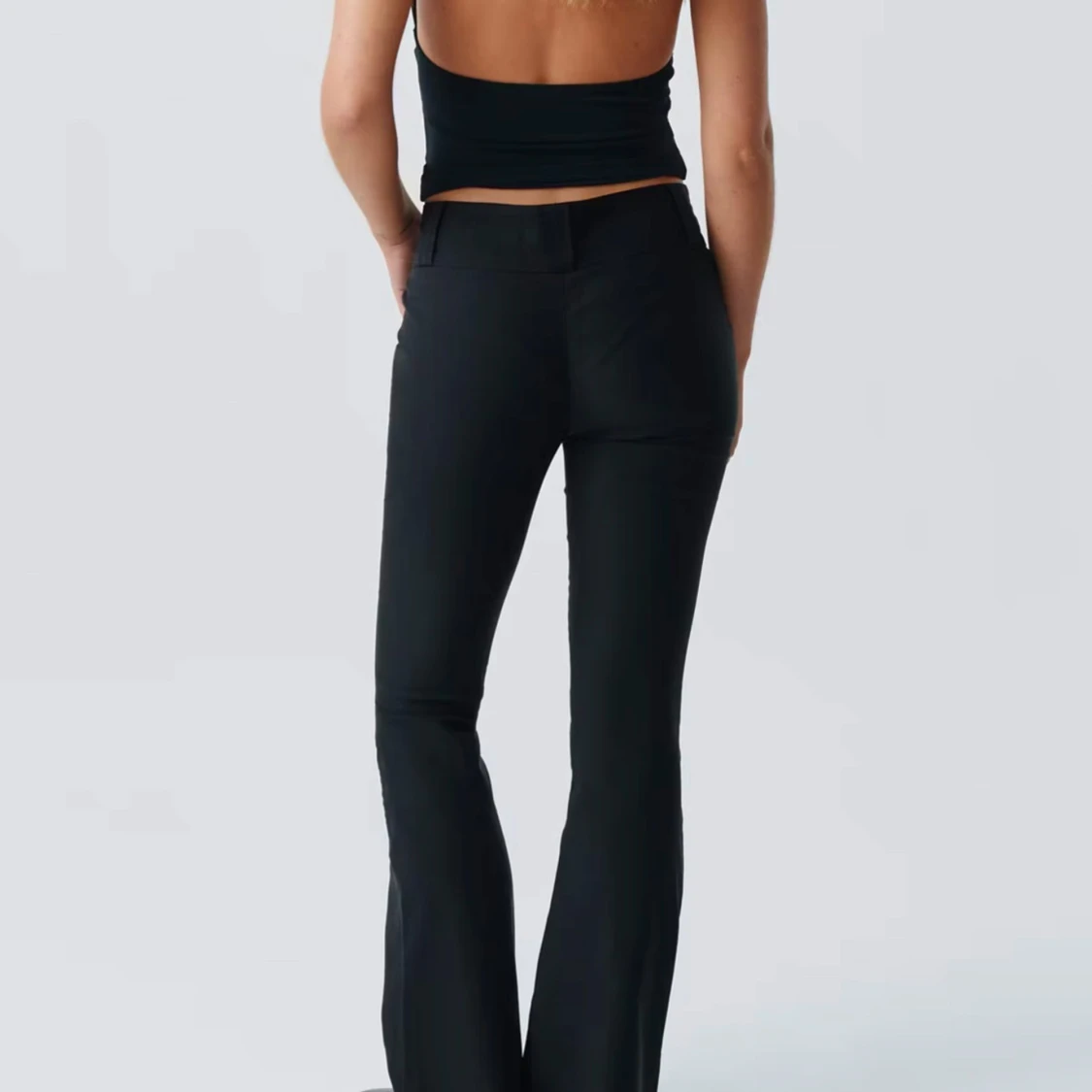 Svarta lågmidjade bootcut kostymbyxor - 1