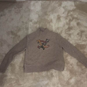 Snygg Zadig tröja  - Säljer min jätte sköna, snygga och fina tröja från Zadig Voltaire💞 Den är i jättebra skick! Hör av er vid frågor🫶🏻