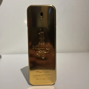 Paco Rabanne One Million (2017 batch!) tar byten. - Säljer min one million flaska från 2017, väldigt svår att få tag i! Cirka 65 ml kvar. Bara å skriva om ni har några funderingar! Tar byten!