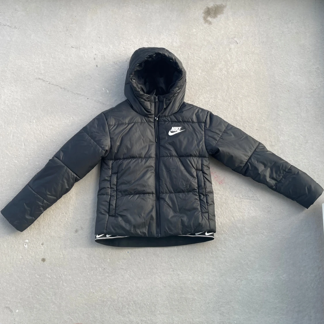 Svart pufferjacka från Nike Therma-Fit