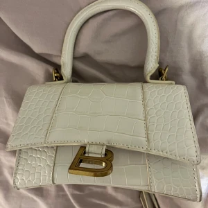 Vit väska  - Vit väsk 