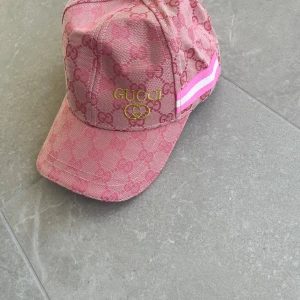 Rosa keps - Helt ny