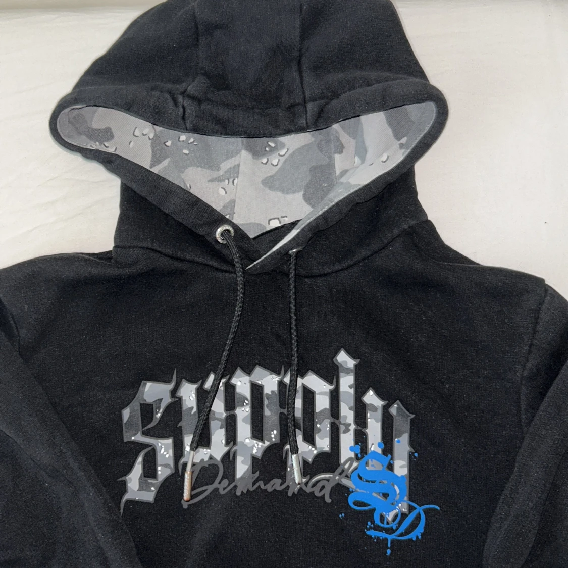 Svart hoodie Supply & Demand camo - 1