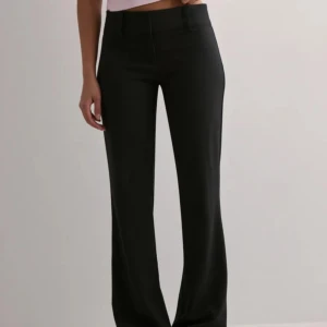 Svarta kostymbyxor - Low waist kostymbyxor🥰 använda en gång!