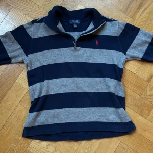 Polo half zip - Polo ralph lauren|half zip|randig|storlek xxs|fint skick inga defekter| skriv vid minsta fråga