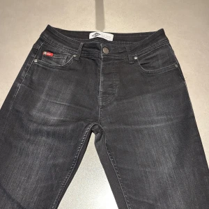 Lee Cooper jeans  - Tjena! Säljer ett par fina Lee Cooper jeans, bra skick, passformen är slim, tveka inte att fråga mig om mer info