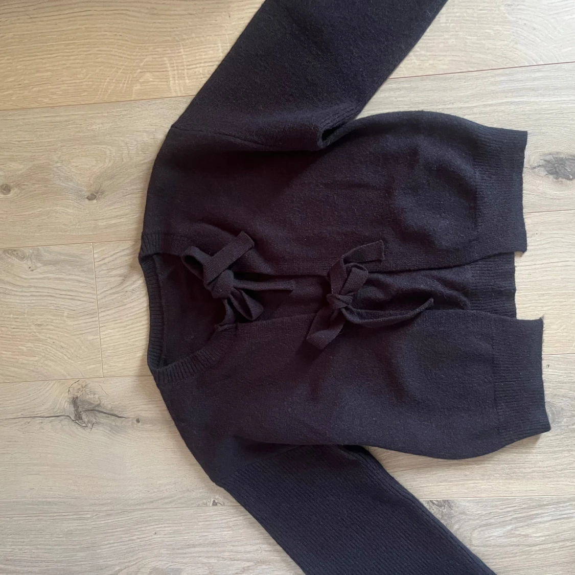 Svart kofta med knyt framtill strl Xs/S - 1