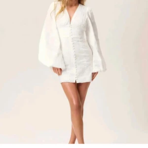 Adoore klänning - prislapp kvar!  - Adoore klänning strl 36 aldrig använd, prislapp kvar! Nypris på hemsidan 1495.