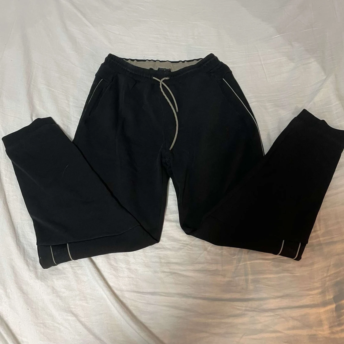 Svarta Hugo boss mjukisbyxor med snörning