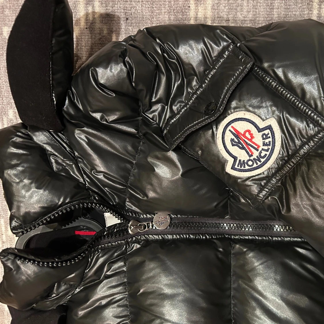 Svart Moncler pufferjacka med huva - 2