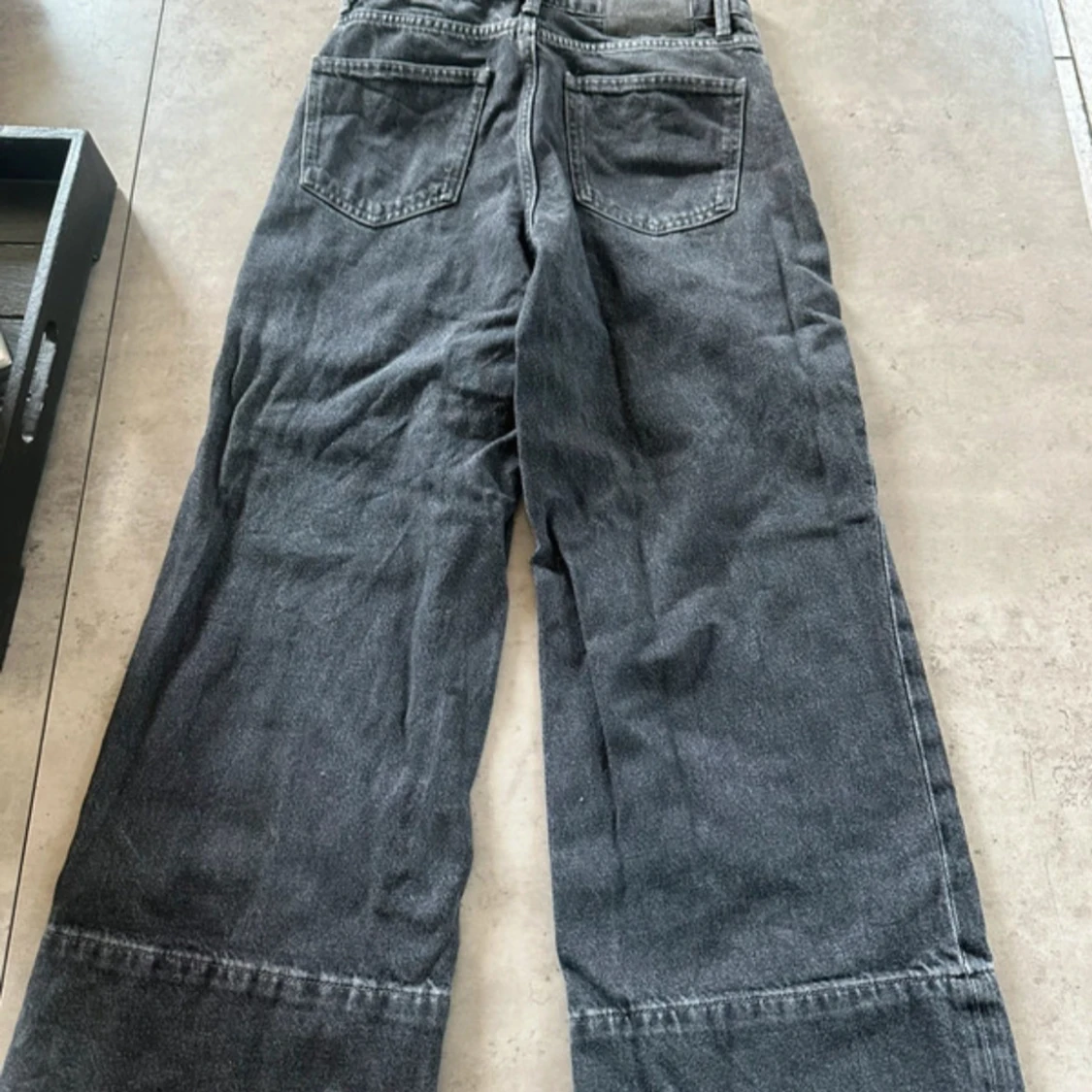 Grå wide jeans från Zara - 1