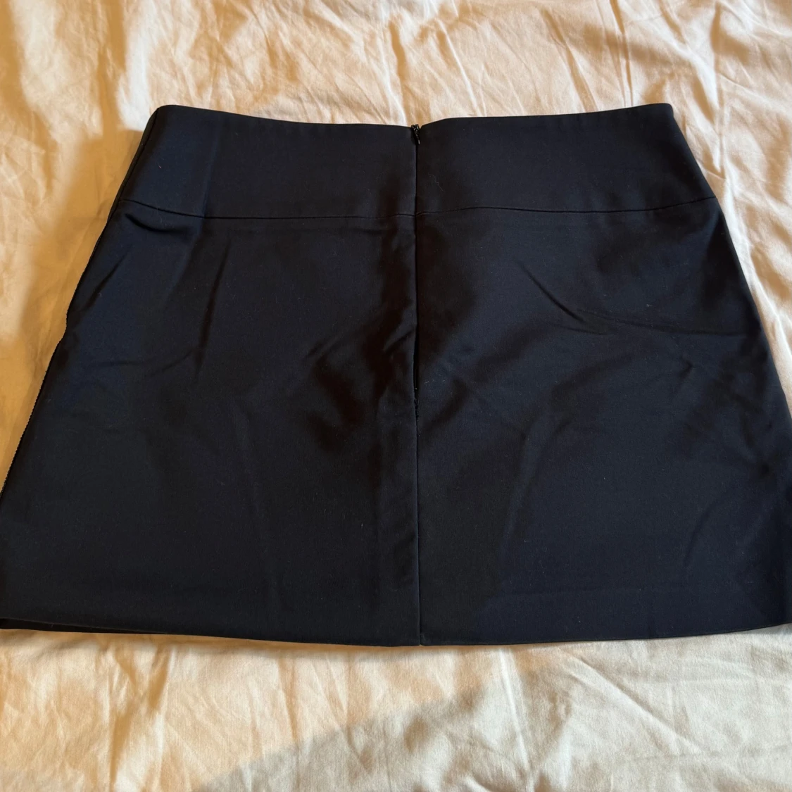 Svart kortkjol från Mango - 1