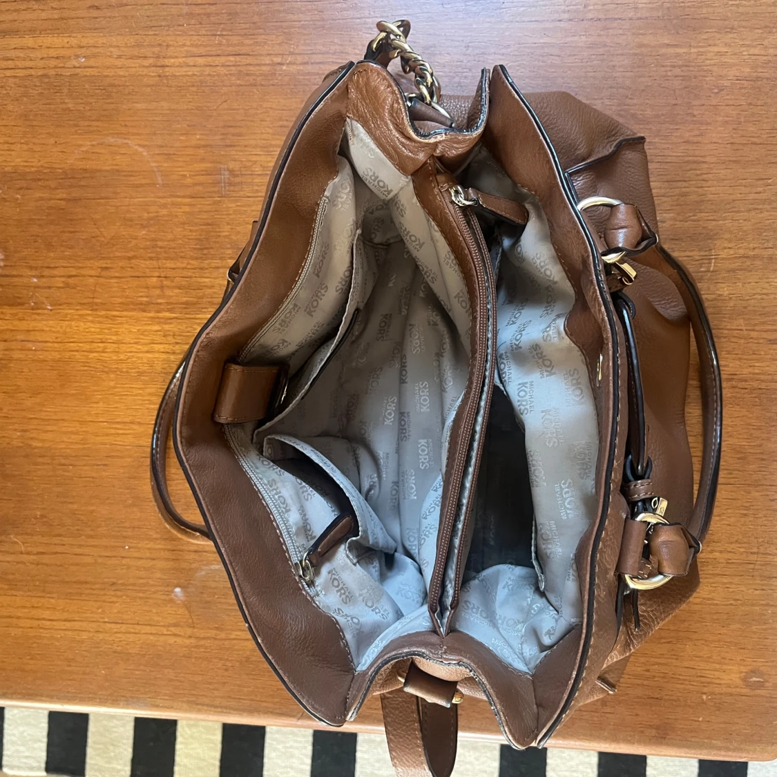 Brun handväska från Michael Kors - 2