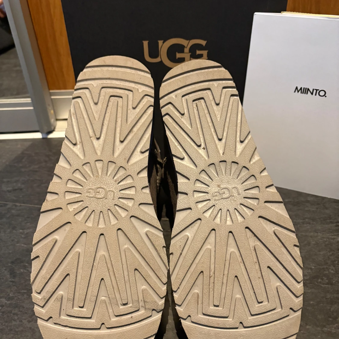 Grå UGG boots i mocka - 3