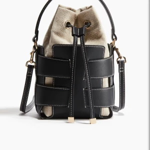  Bucket bag - Den väldigt eftertraktade väskan från h&m, säljer då den inte kommer till användning längre. pris kan diskuteras