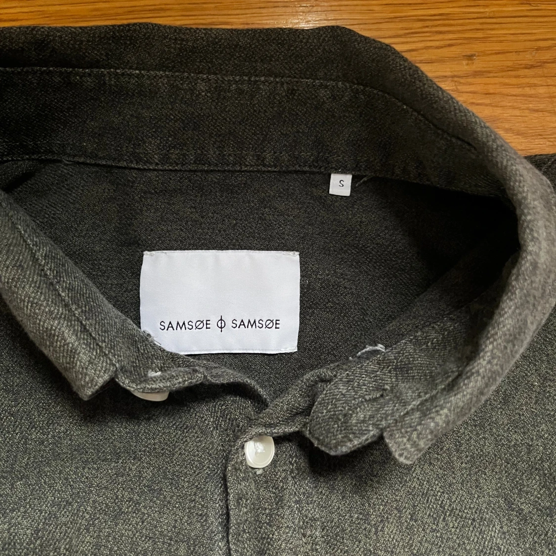 Mörkgrön skjorta från Samsøe Samsøe Stolek S - 1